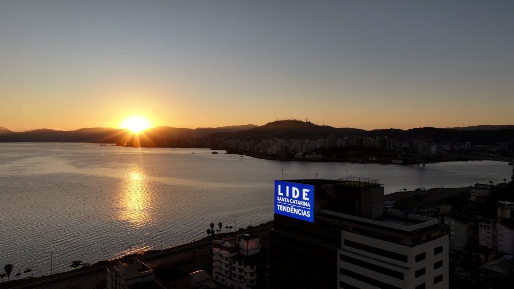 O evento ocorrerá no Rooftop Floripa Square e reunirá lideranças empresariais, do sistema educacional e autoridades.