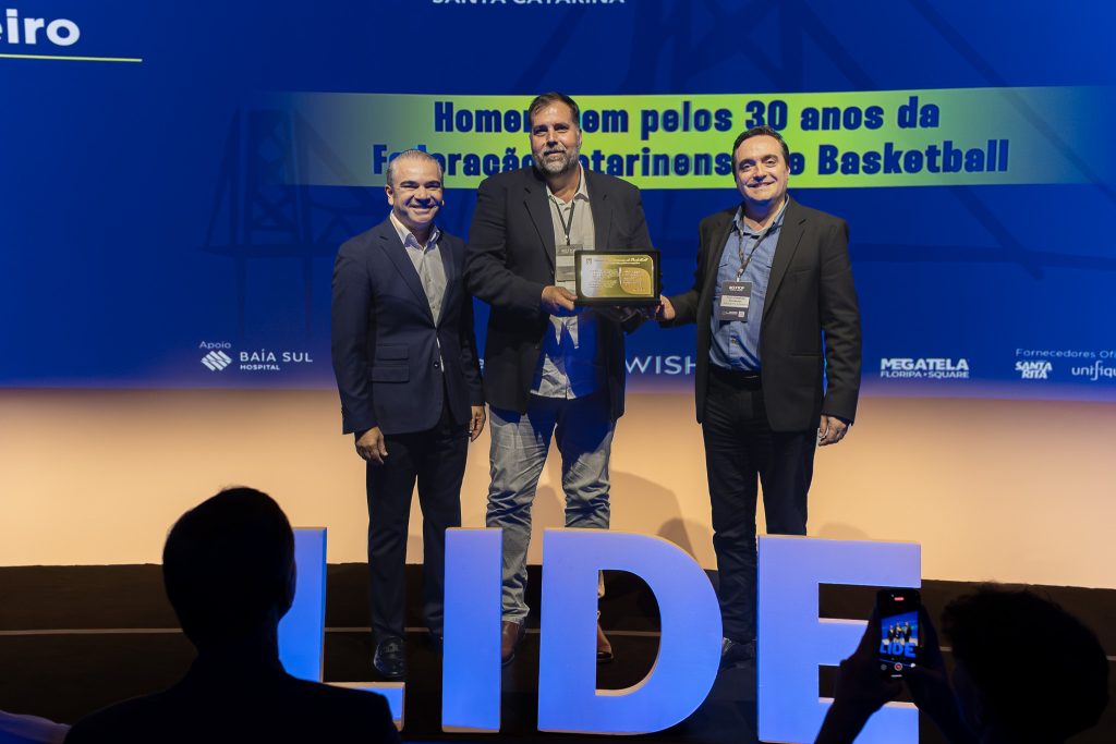 Homenagem à Federação Catarinense de Basquete no LIDE Tendências SC